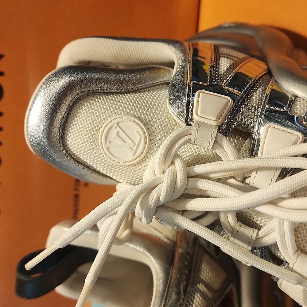LOUIS VUITTON Calfskin Technical Nylon LV Archlight Sneakers 41 White Silver - Picture 3 of 16
